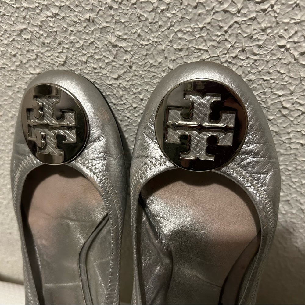Tory Burch Silver Metallic Ballet Flats 7.5 - Picture 4 of 14